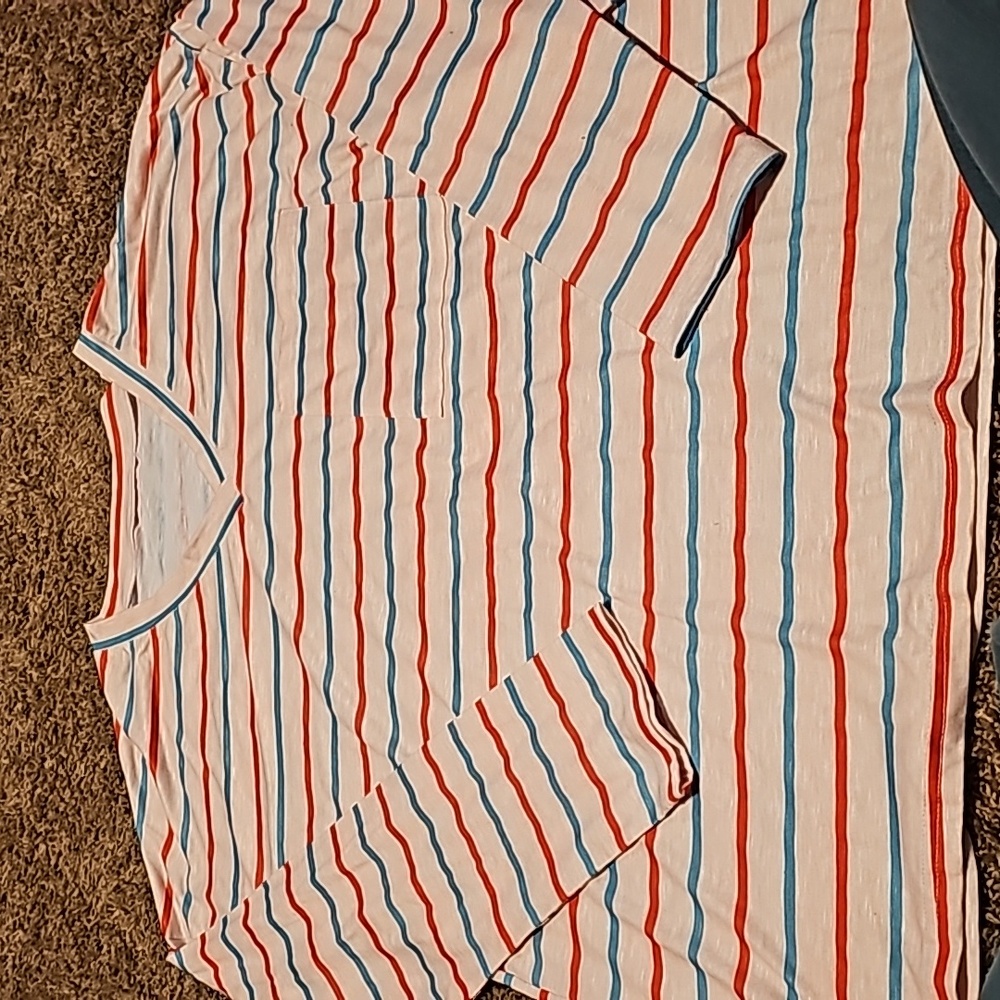 Boutique v neck long sleeve t-shirt